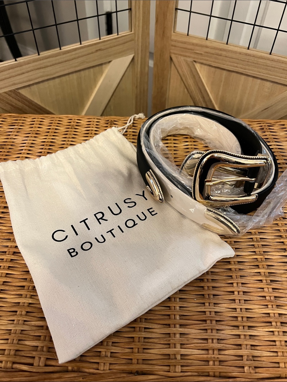 NWT! Citrusy Boutique Western Black and White Belt with Gold Buckle